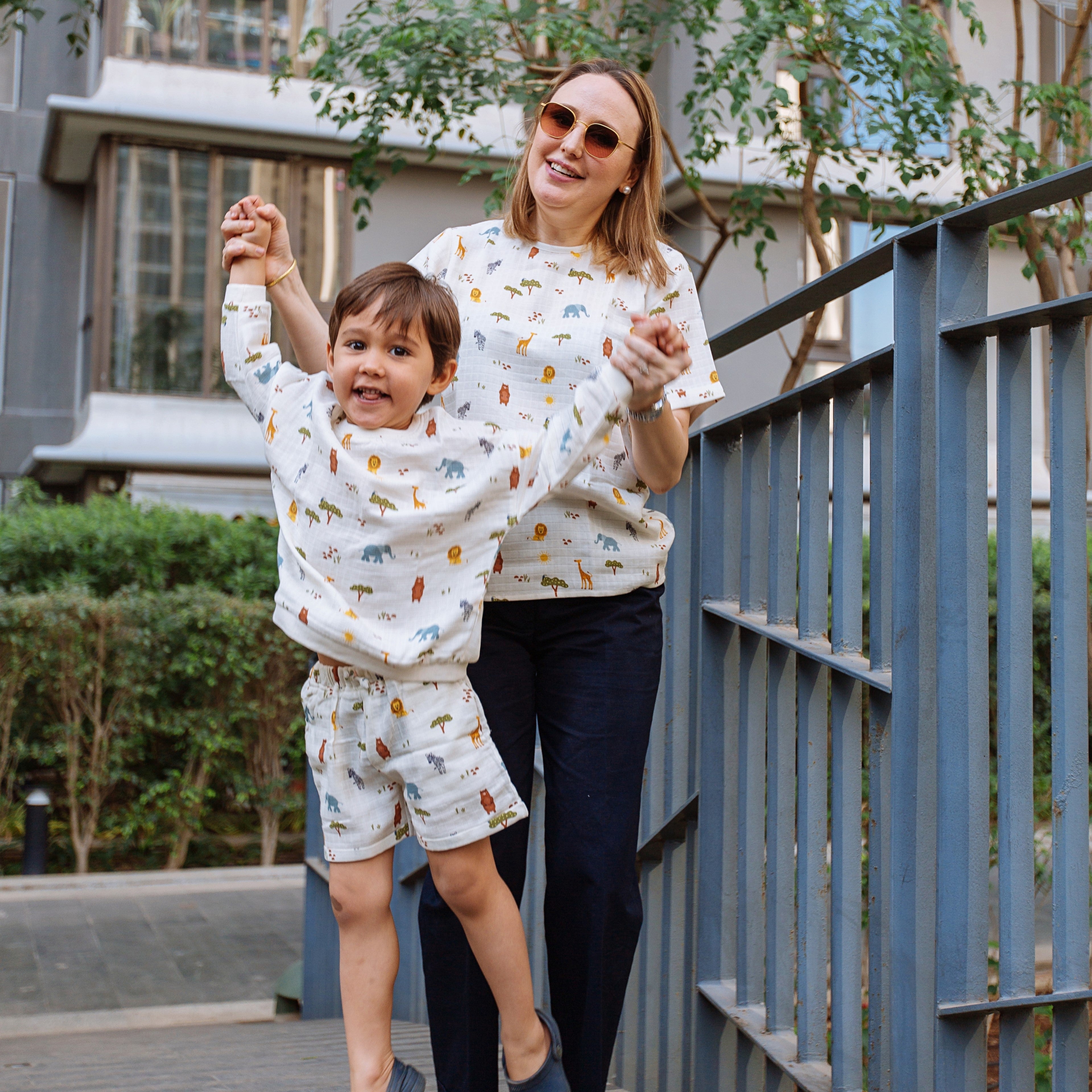 Organic Muslin Top | Twinning for Mom